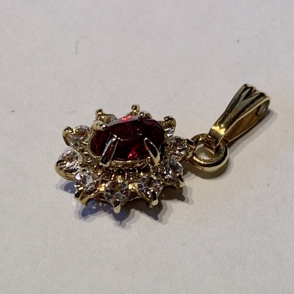 ❄️3/$20❄️ Vintage Gold Tone Faux Ruby Pendant - Picture 2 of 5